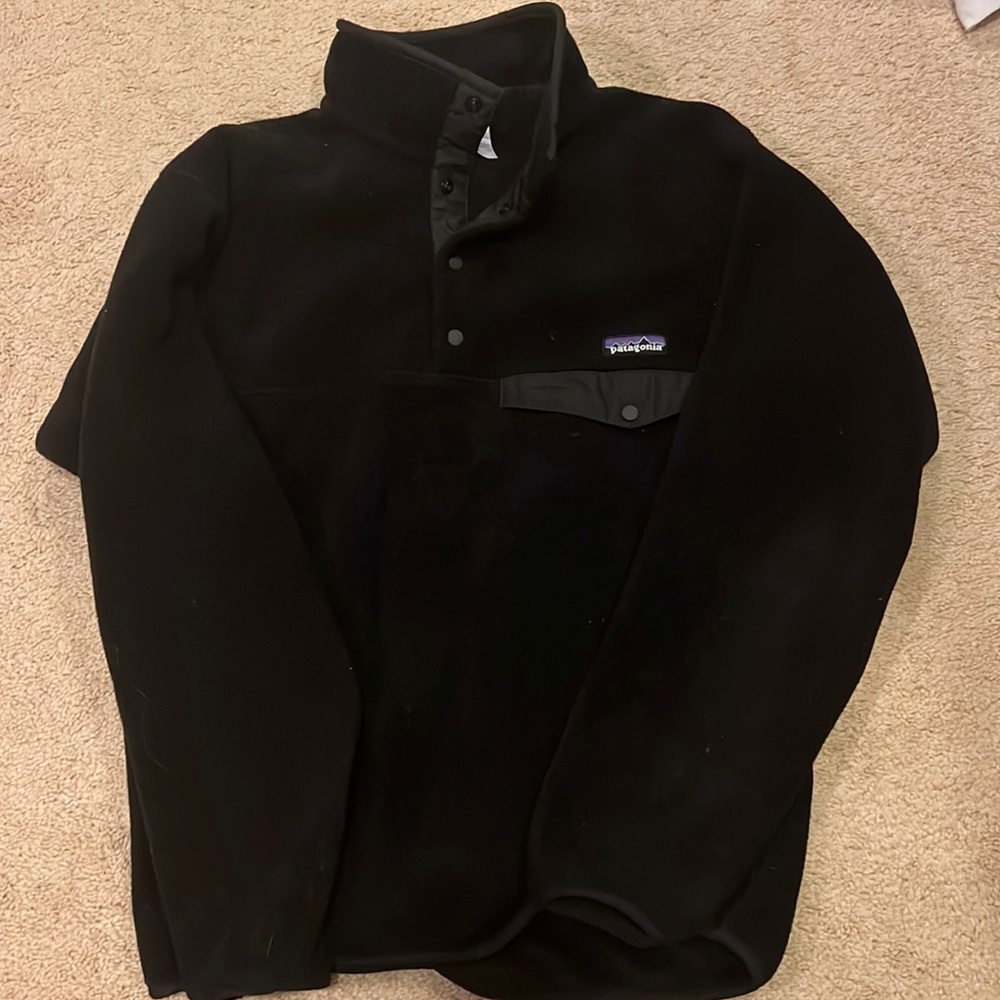 Mens S. Patagonia pullover.
